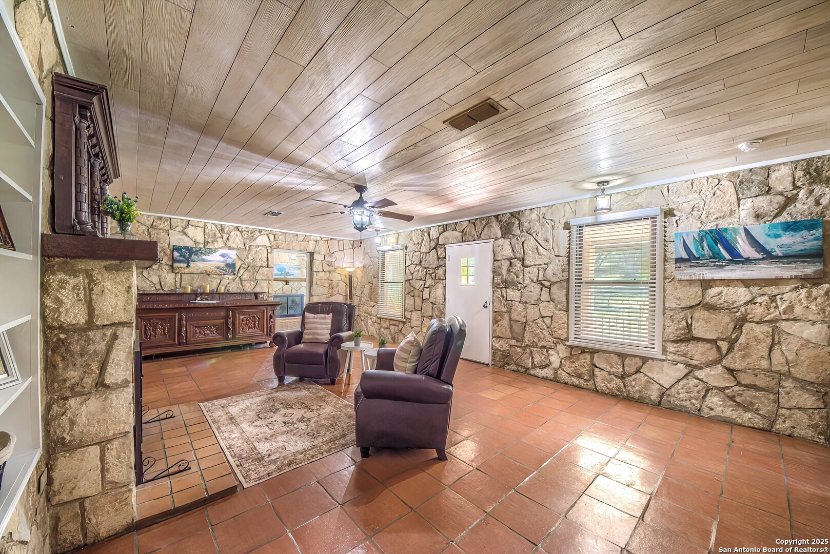 6986 County Road 271 Mico TX 78056