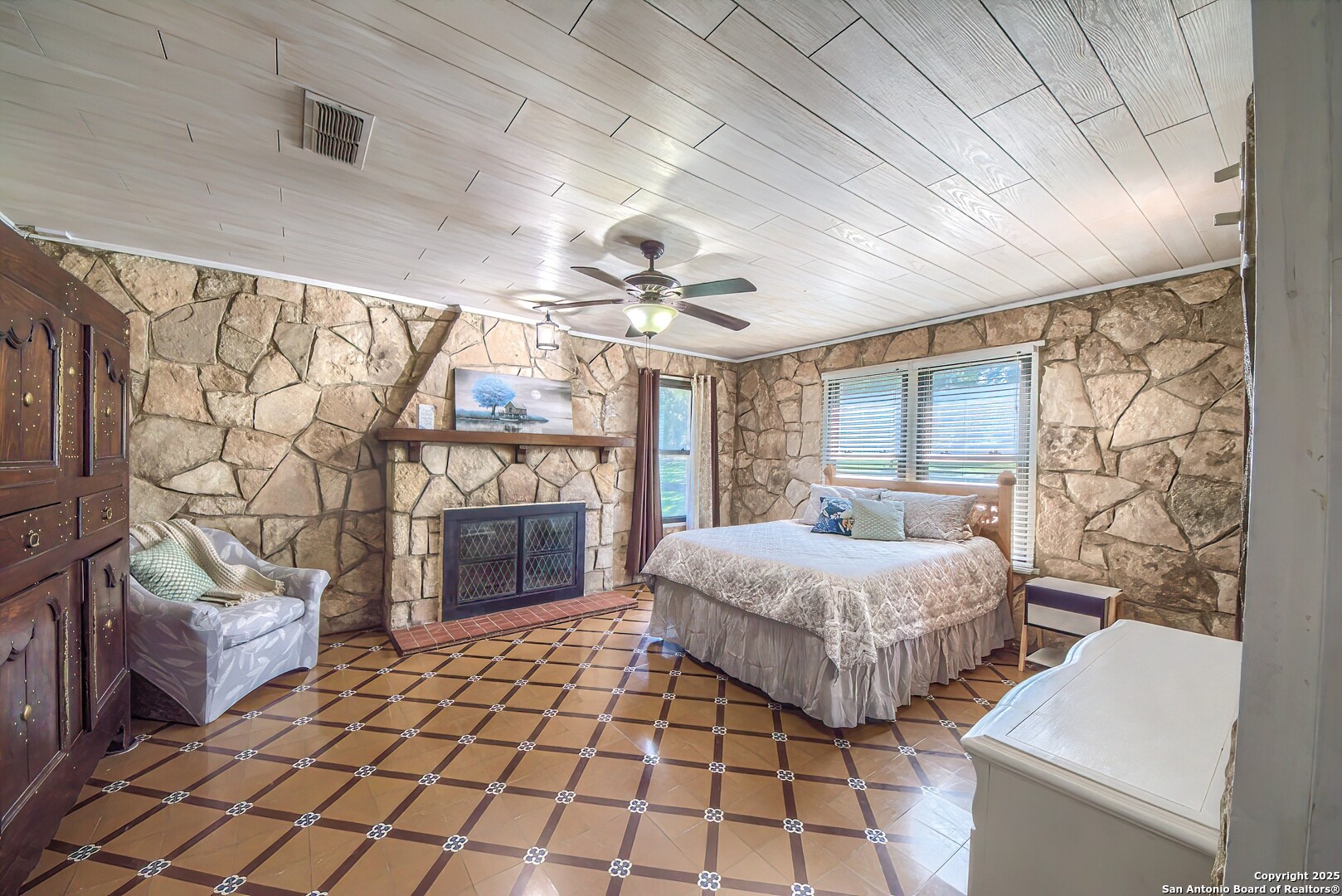 6986 County Road 271 Mico TX 78056