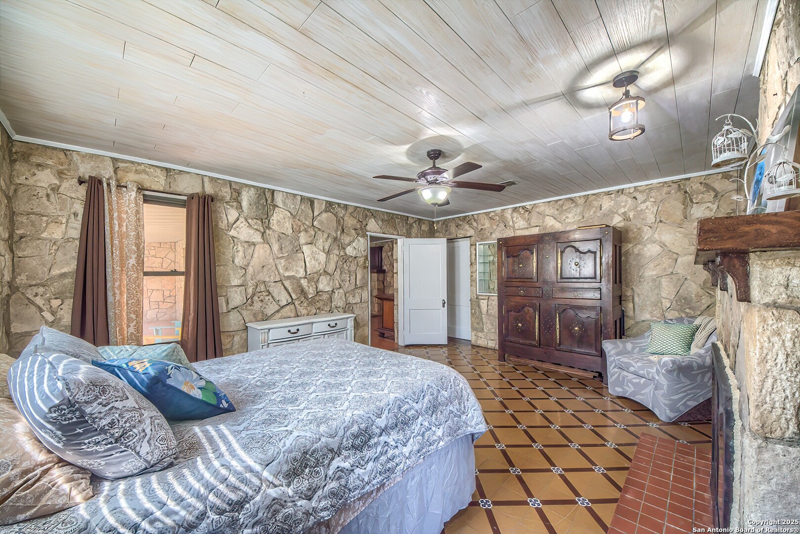 6986 County Road 271 Mico TX 78056