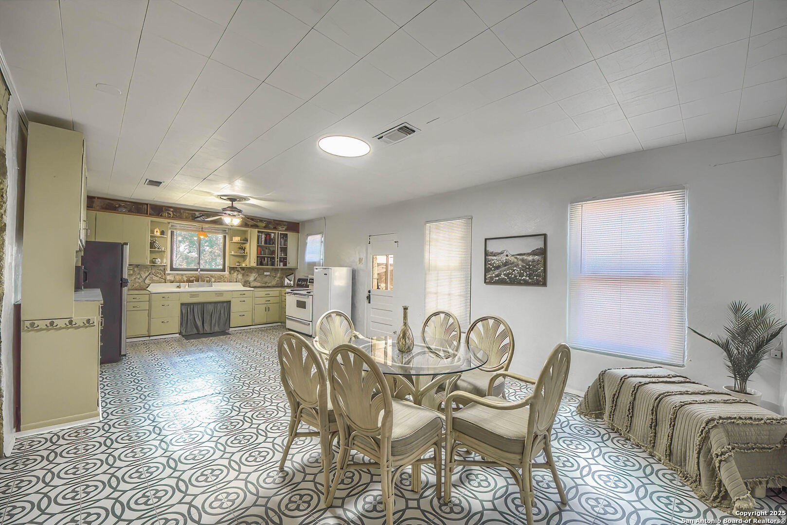 6986 County Road 271 Mico TX 78056