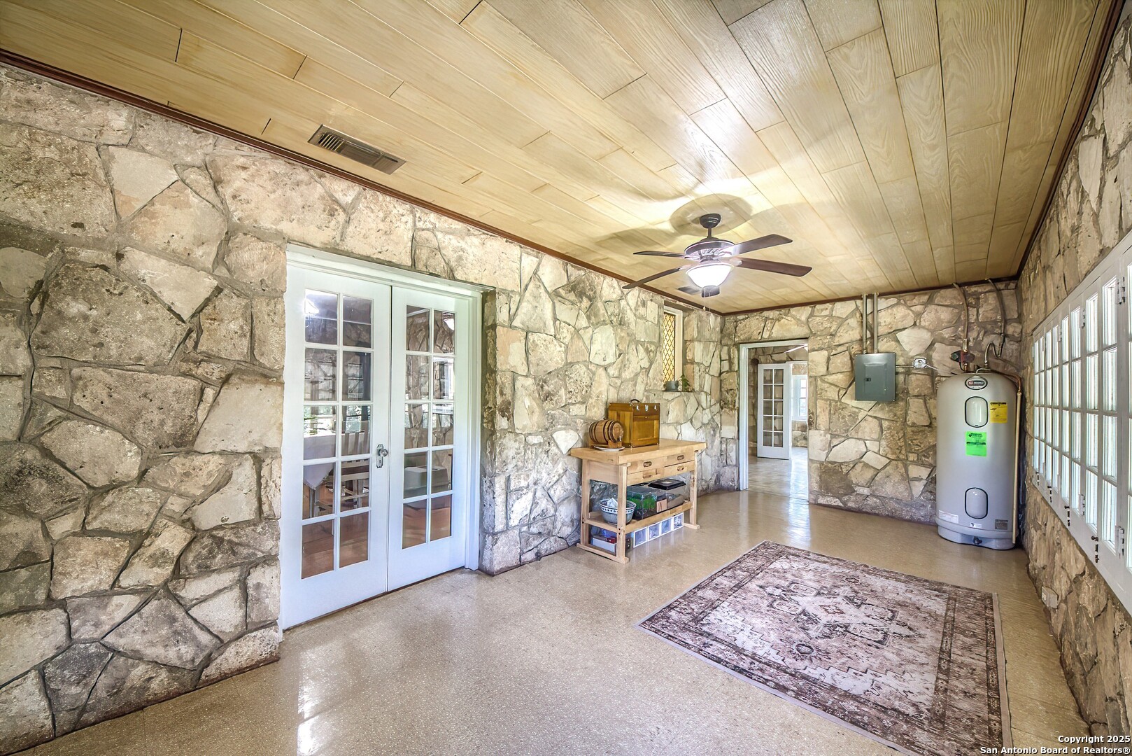 6986 County Road 271 Mico TX 78056