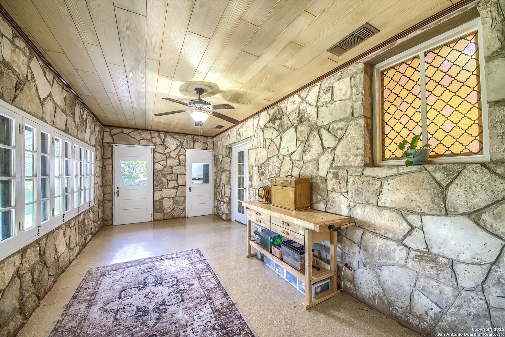 6986 County Road 271 Mico TX 78056