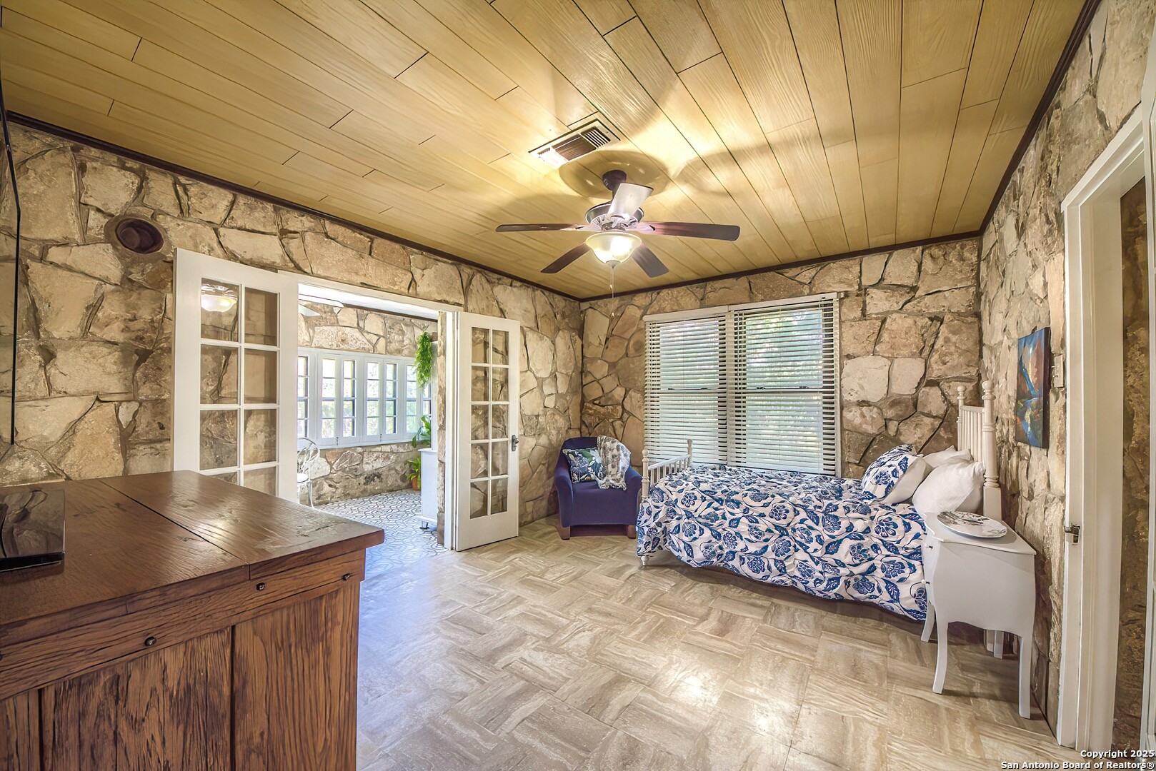 6986 County Road 271 Mico TX 78056