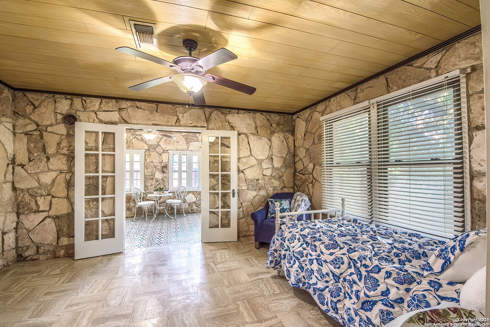 6986 County Road 271 Mico TX 78056