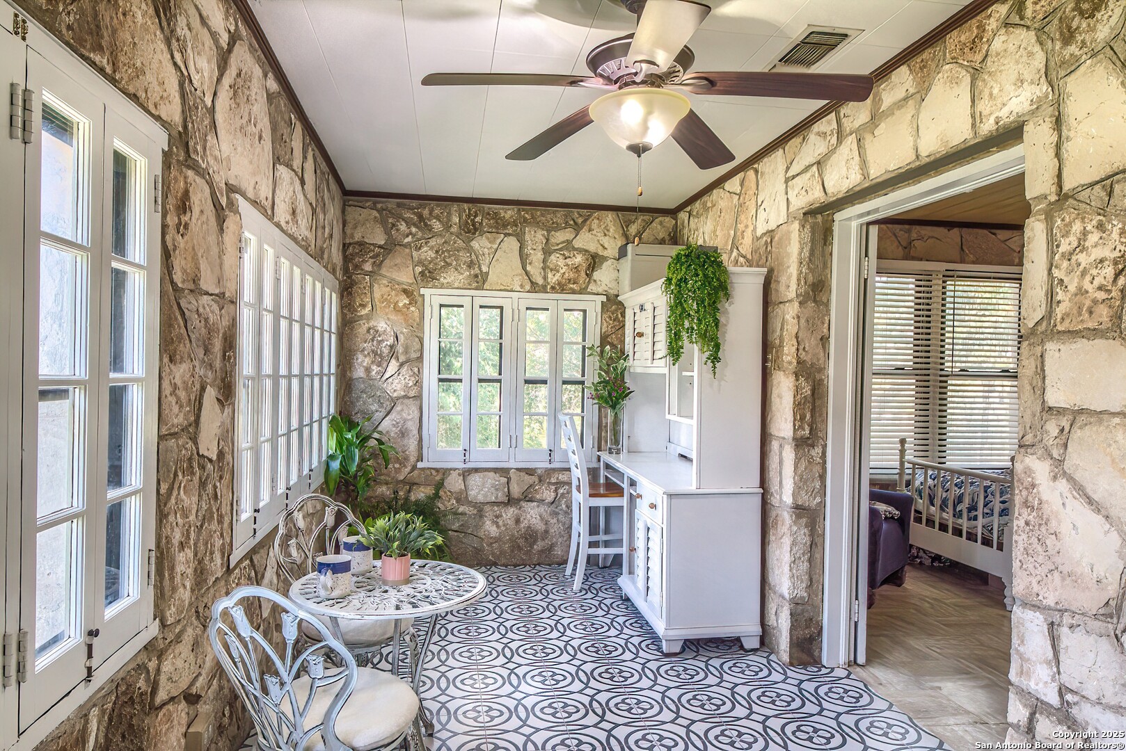 6986 County Road 271 Mico TX 78056