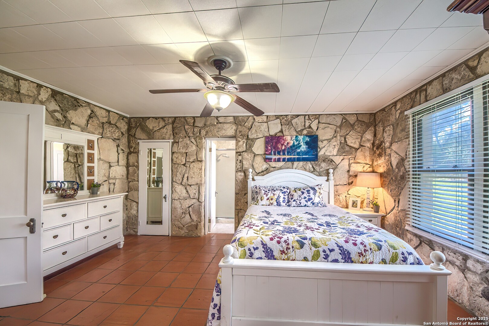 6986 County Road 271 Mico TX 78056