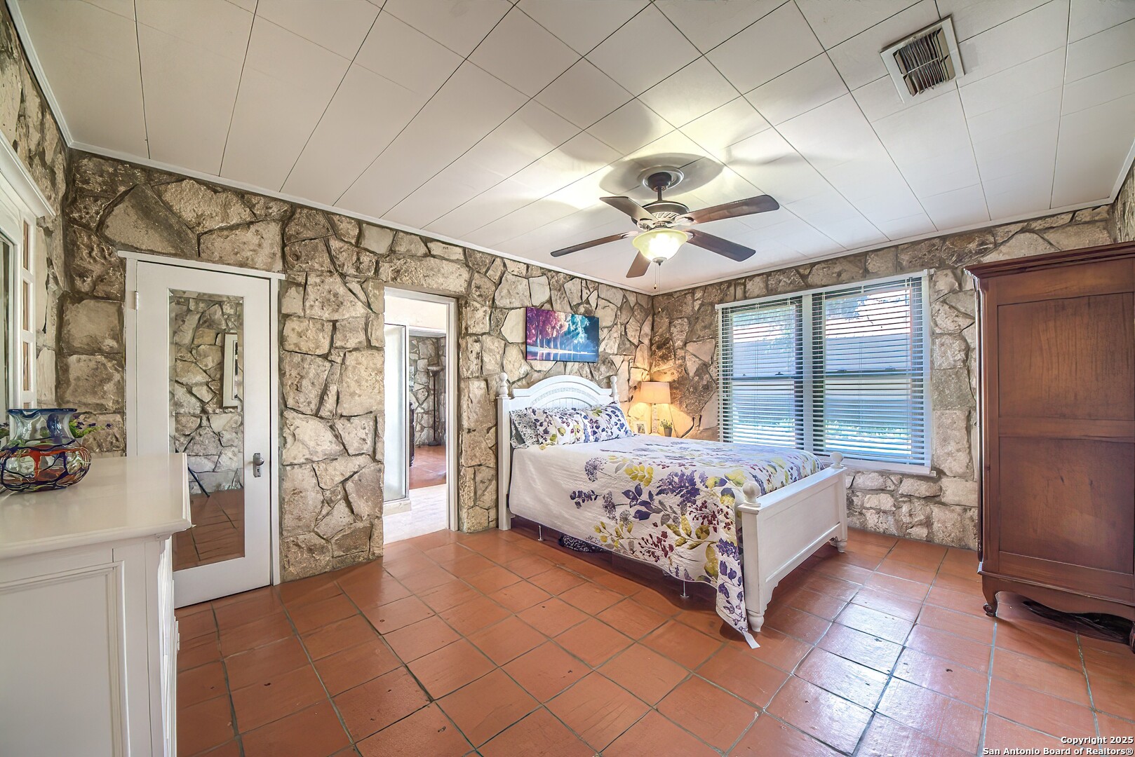 6986 County Road 271 Mico TX 78056