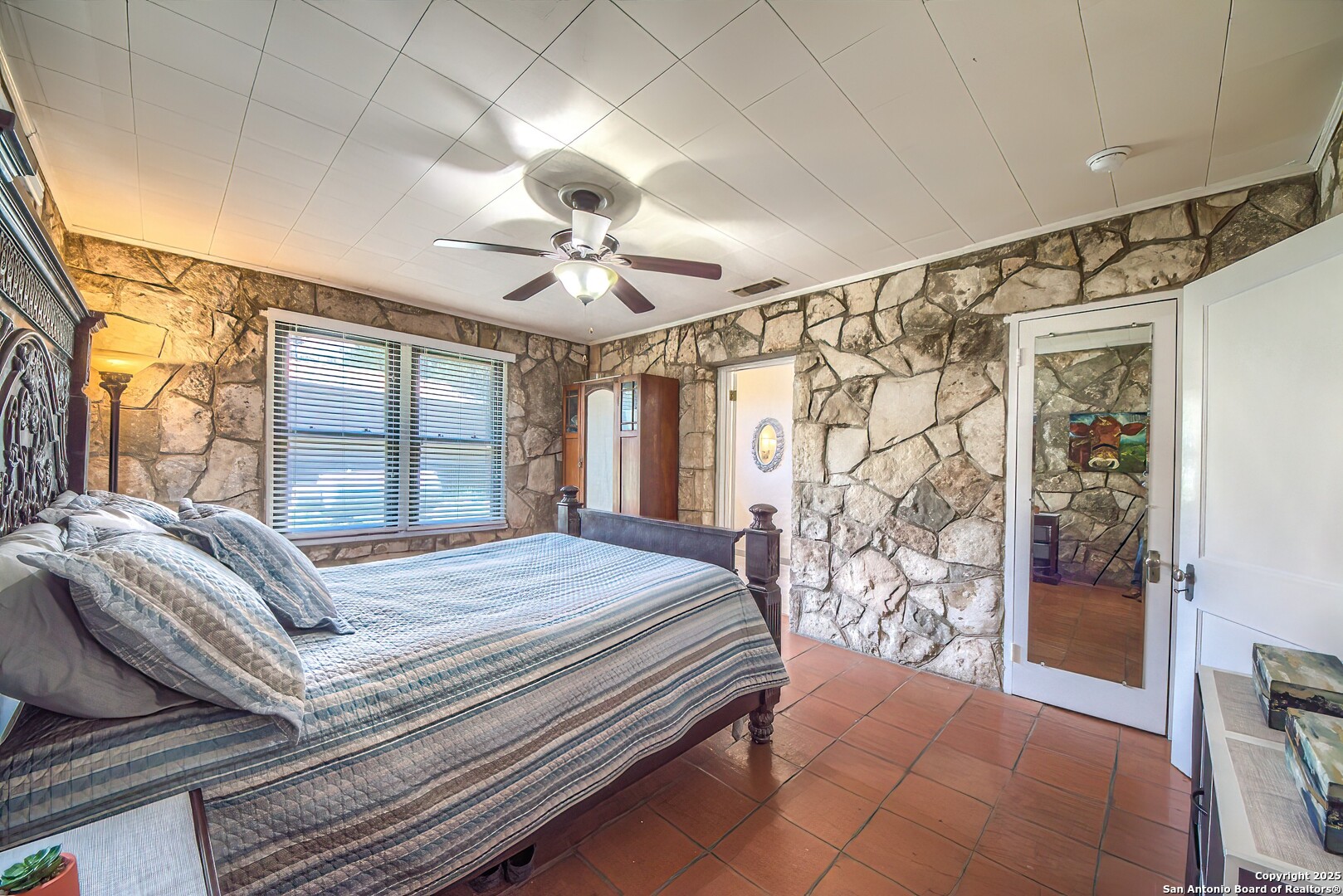 6986 County Road 271 Mico TX 78056