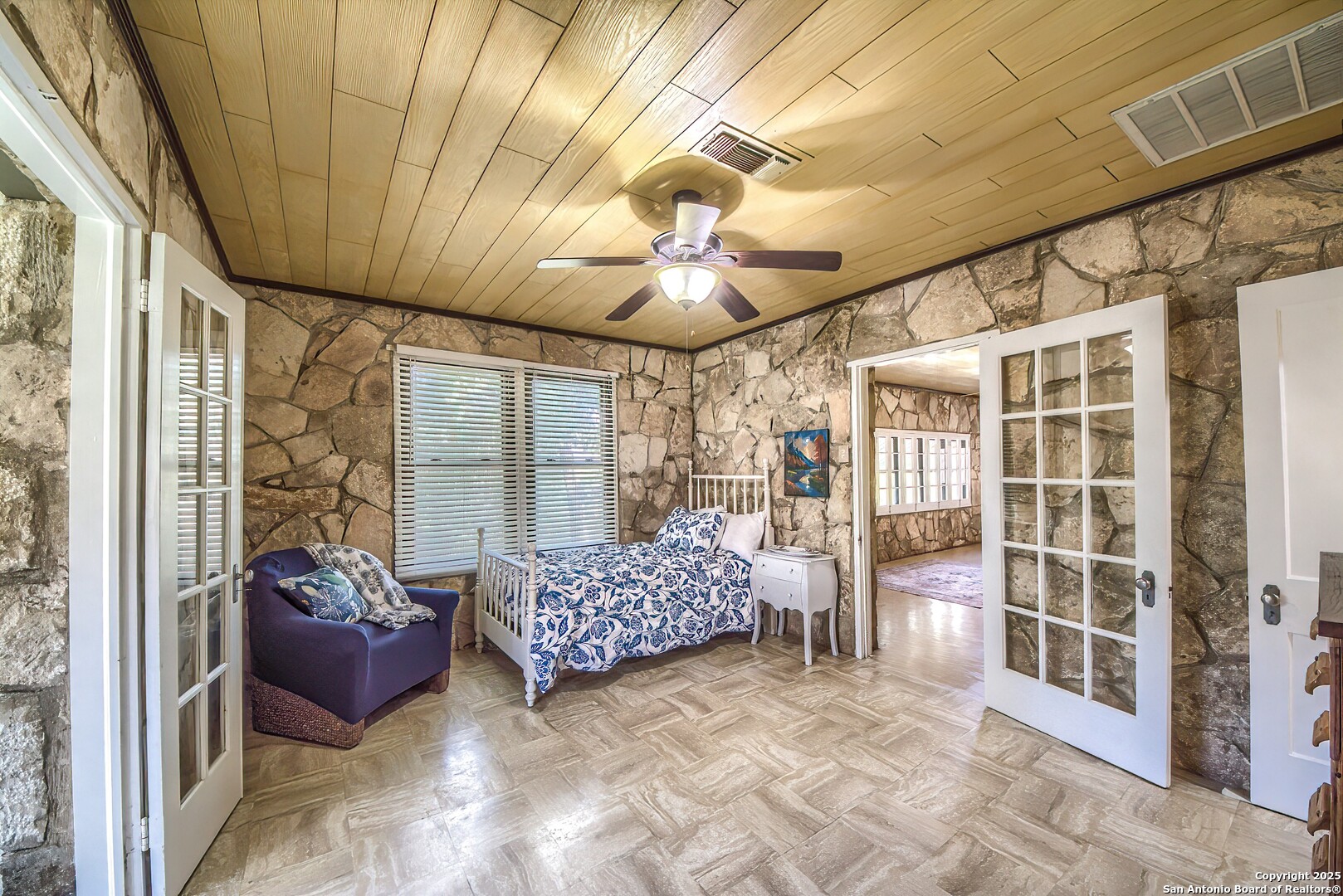 6986 County Road 271 Mico TX 78056