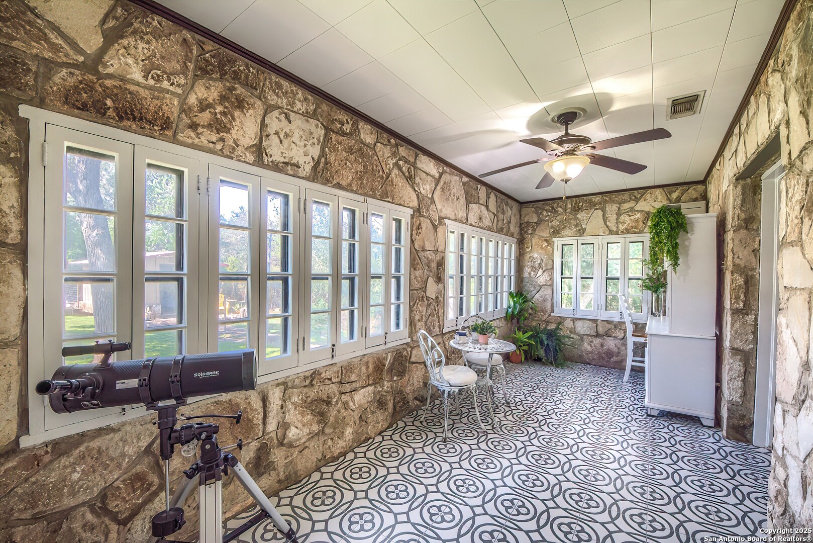 6986 County Road 271 Mico TX 78056