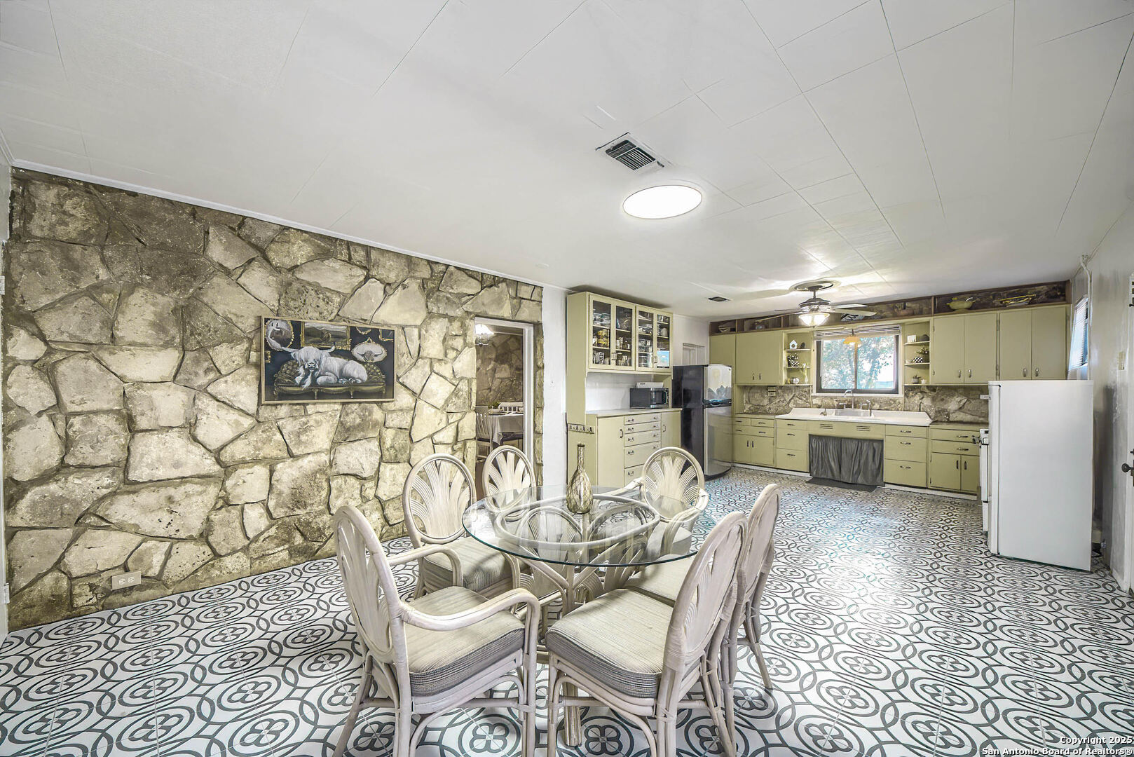 6986 County Road 271 Mico TX 78056