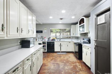 319 Los Indios Boerne TX 78006