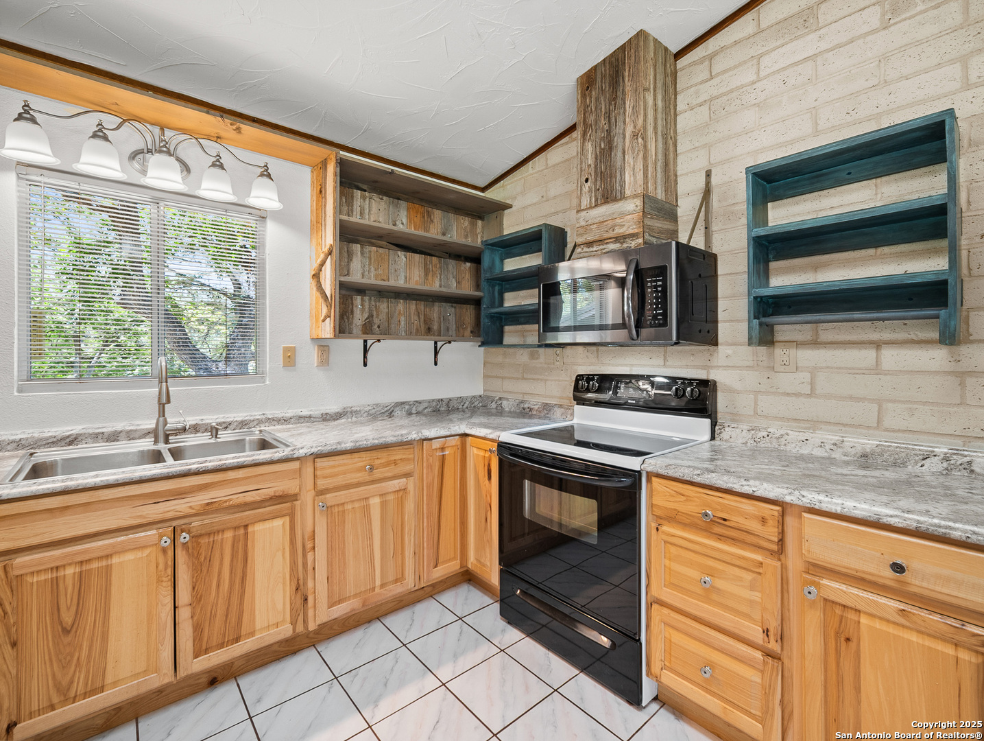 710 Chipman Lane Bandera TX 78003