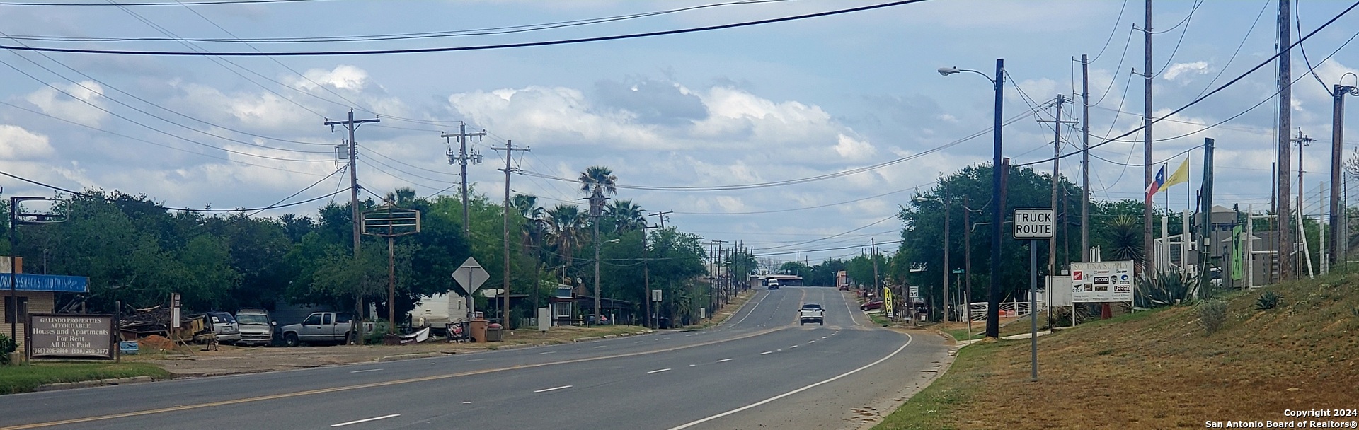 807 & 809 S Main / Ih-35 Business Loop Cotulla TX 78014