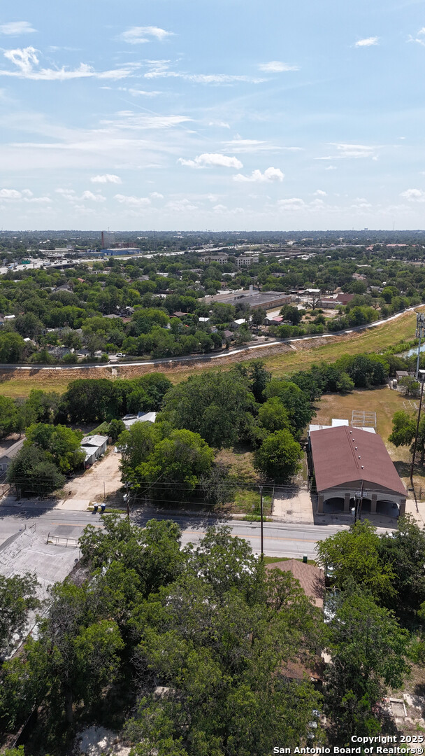 3106 S Flores San Antonio TX 78204