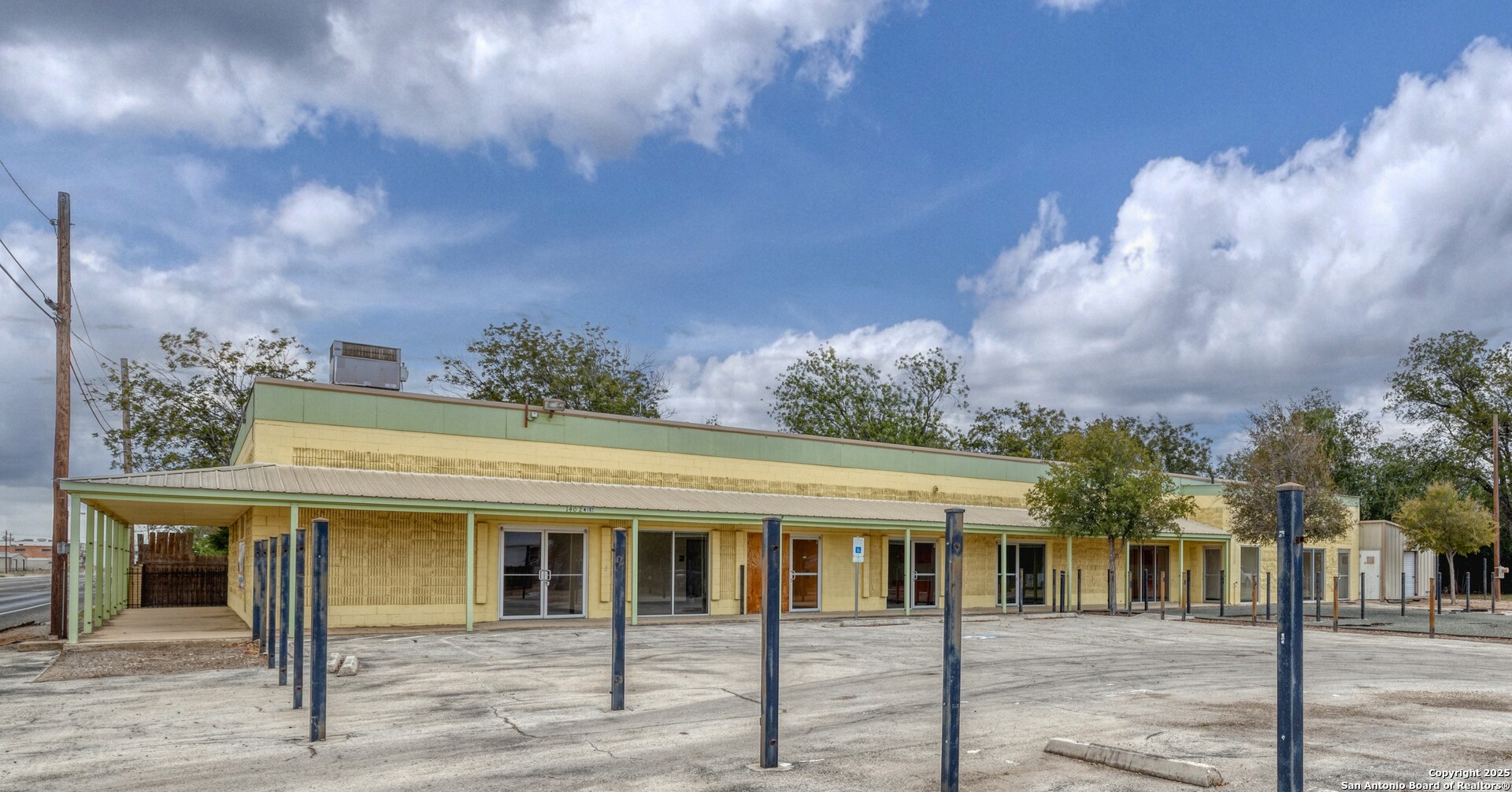 1402 1st Crystal City TX 78839