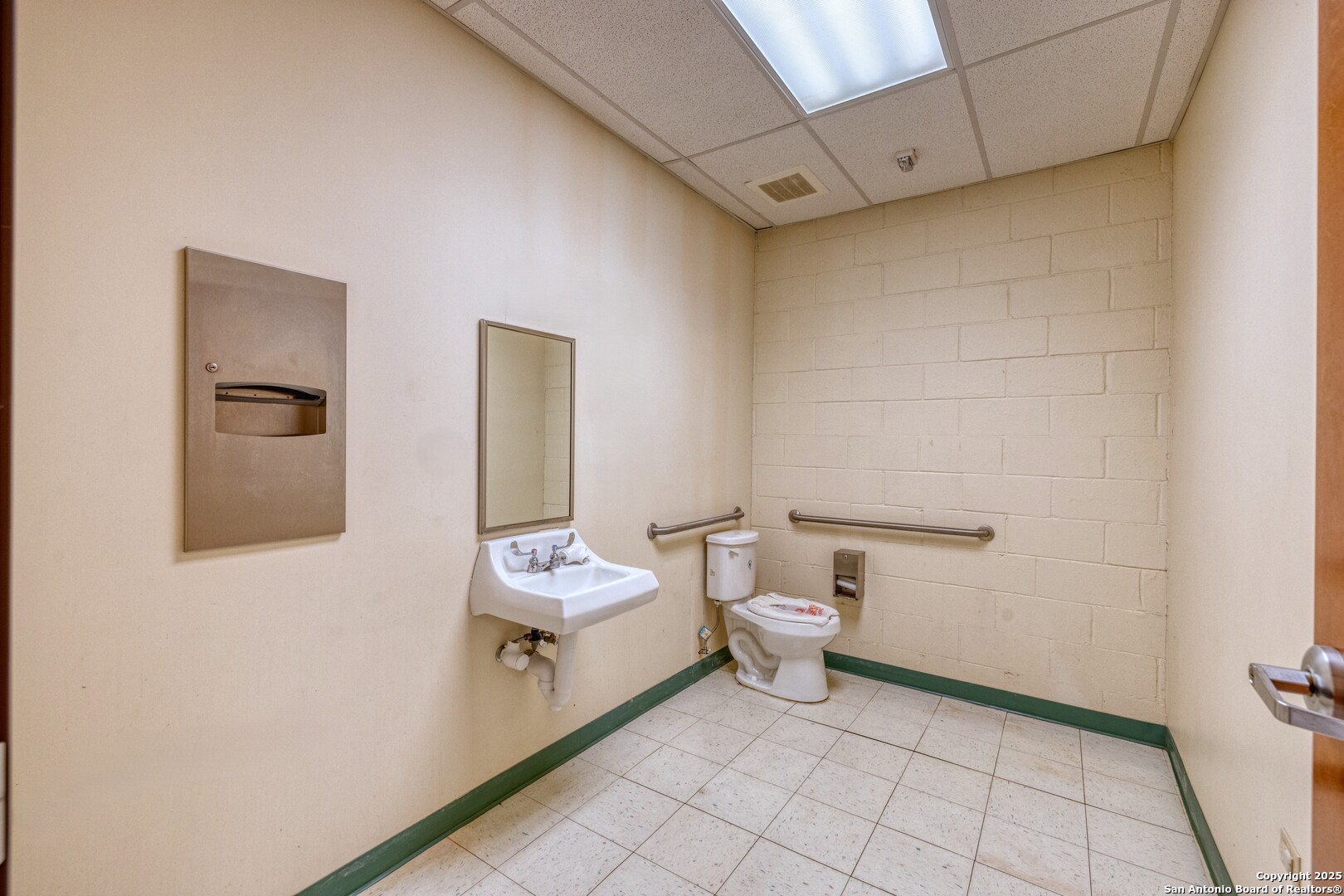 1402 1st Crystal City TX 78839