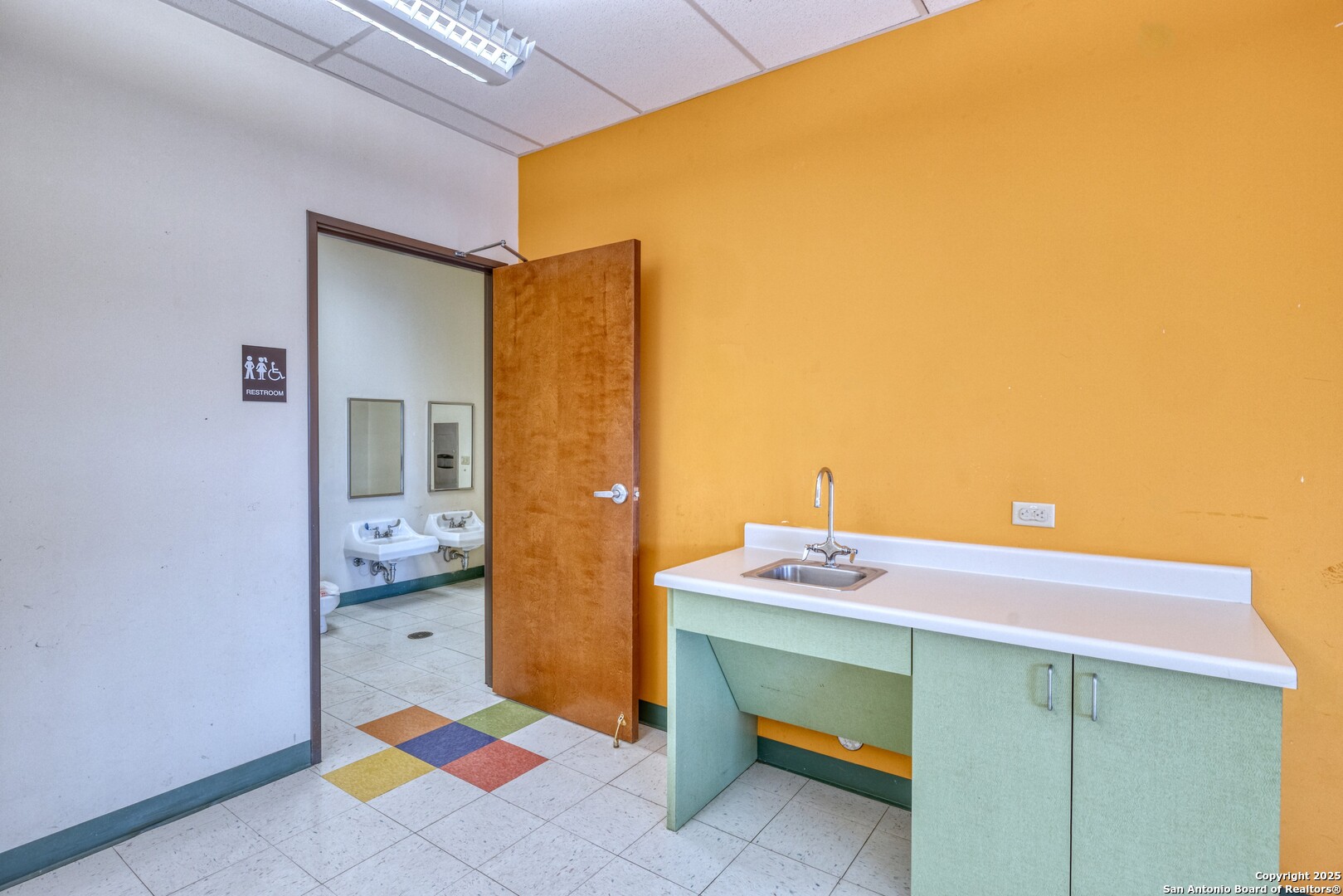 1402 1st Crystal City TX 78839