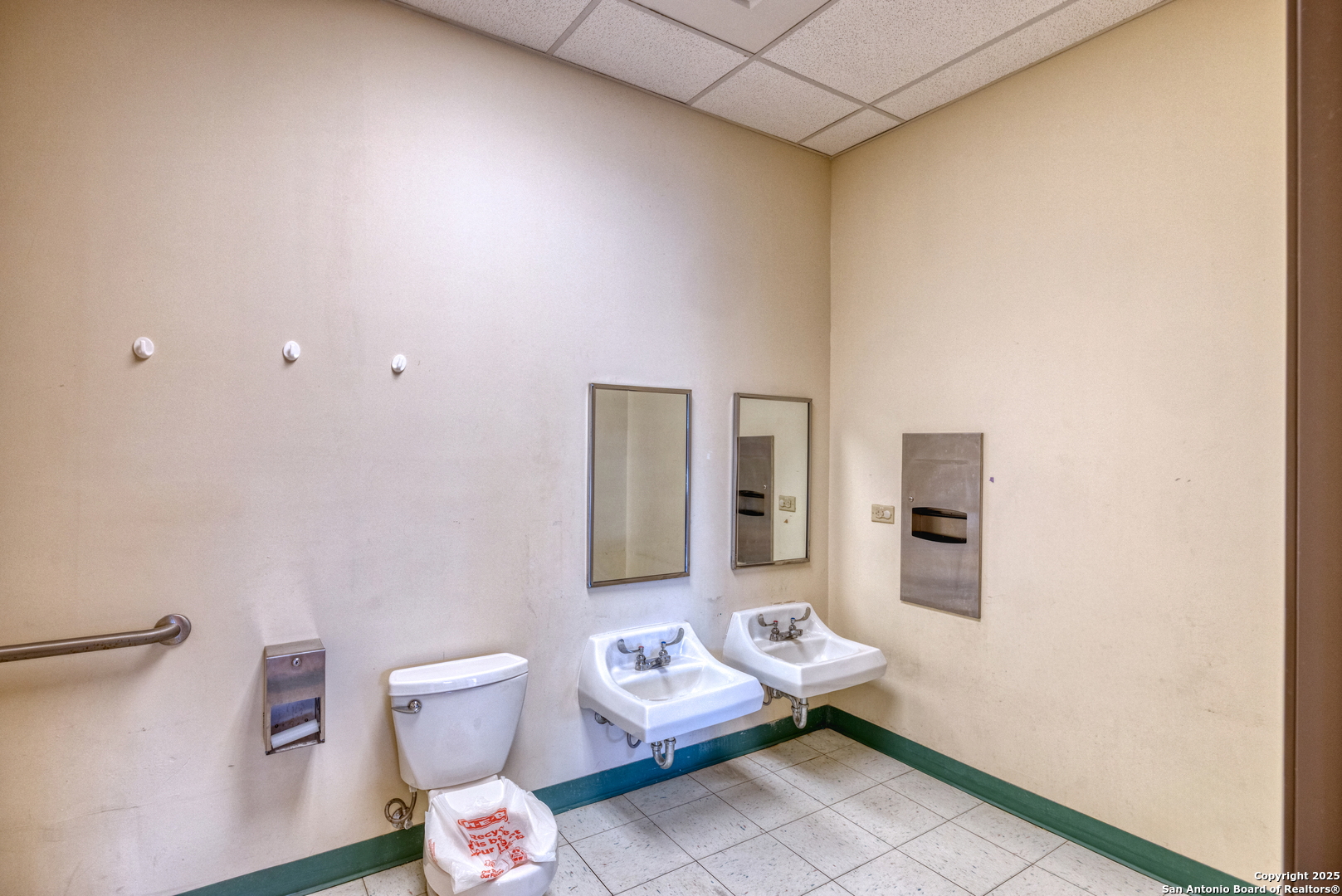 1402 1st Crystal City TX 78839