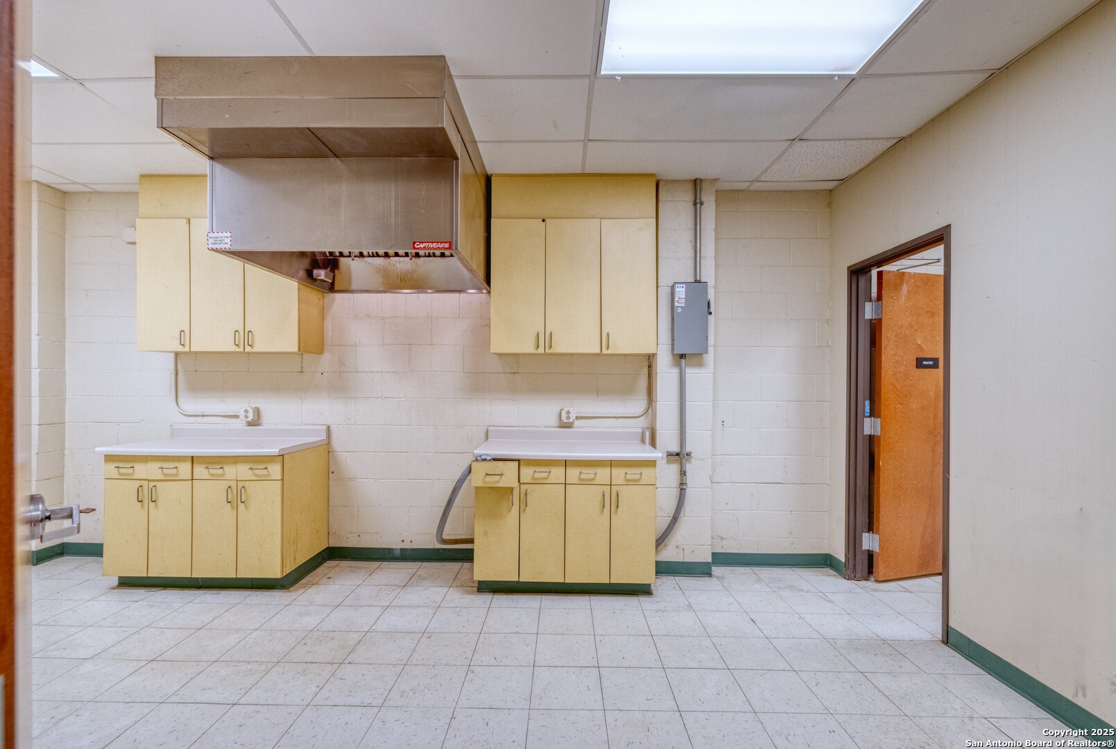 1402 1st Crystal City TX 78839