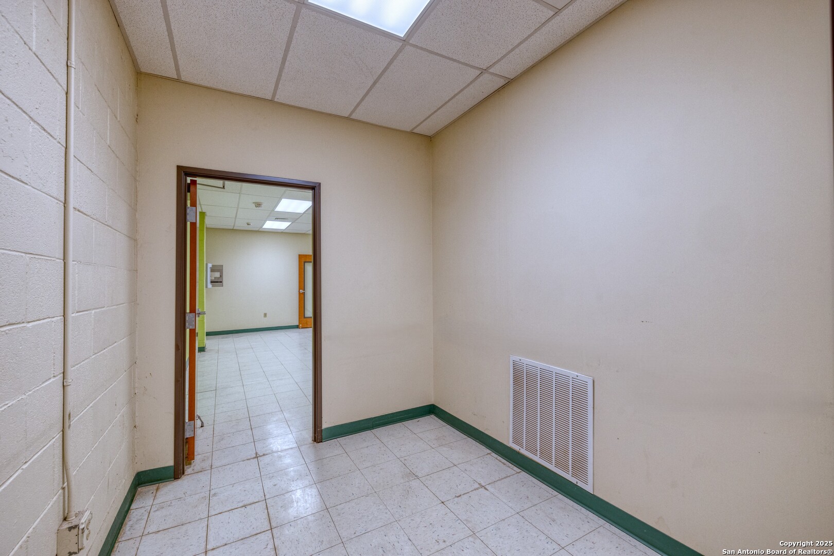 1402 1st Crystal City TX 78839