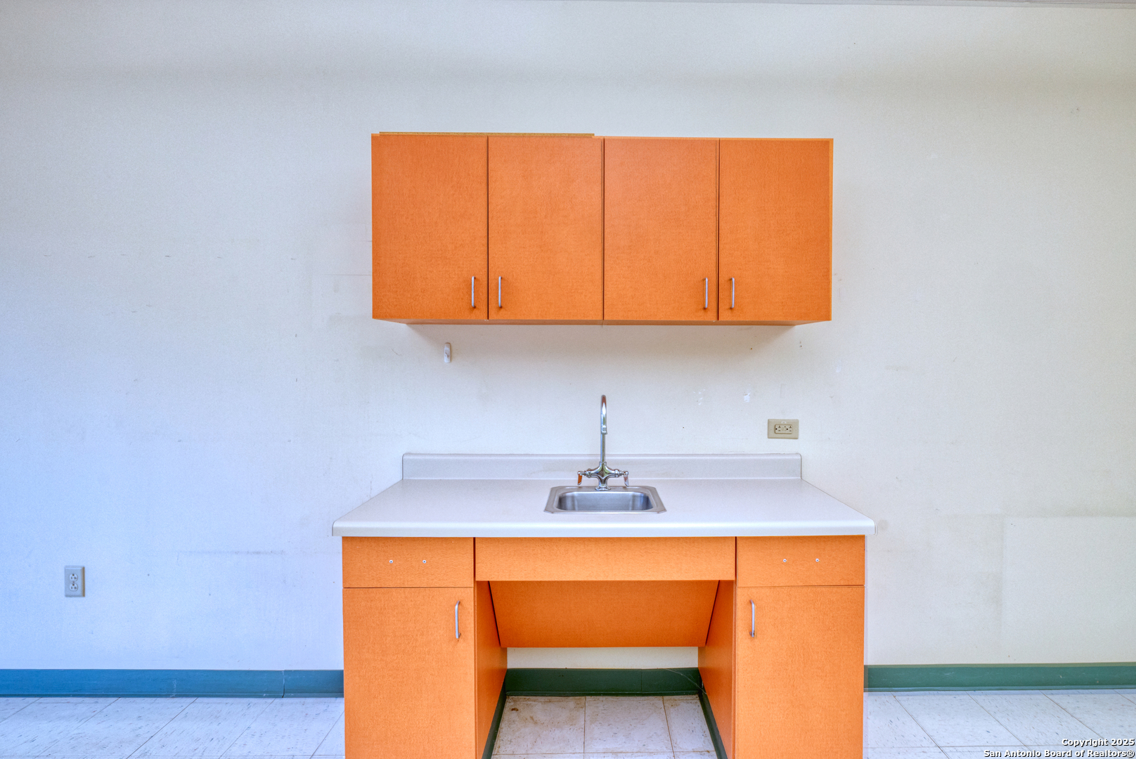 1402 1st Crystal City TX 78839