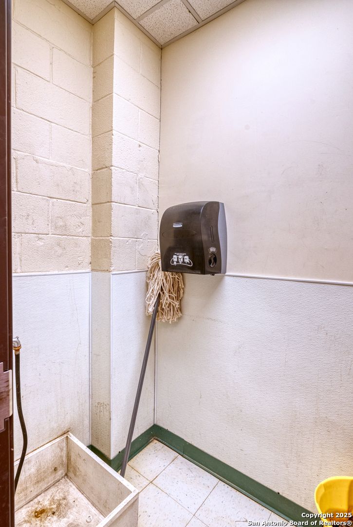 1402 1st Crystal City TX 78839