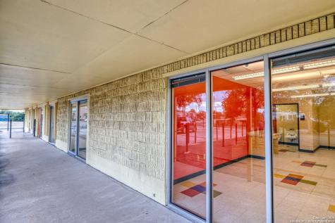 1402 1st Crystal City TX 78839