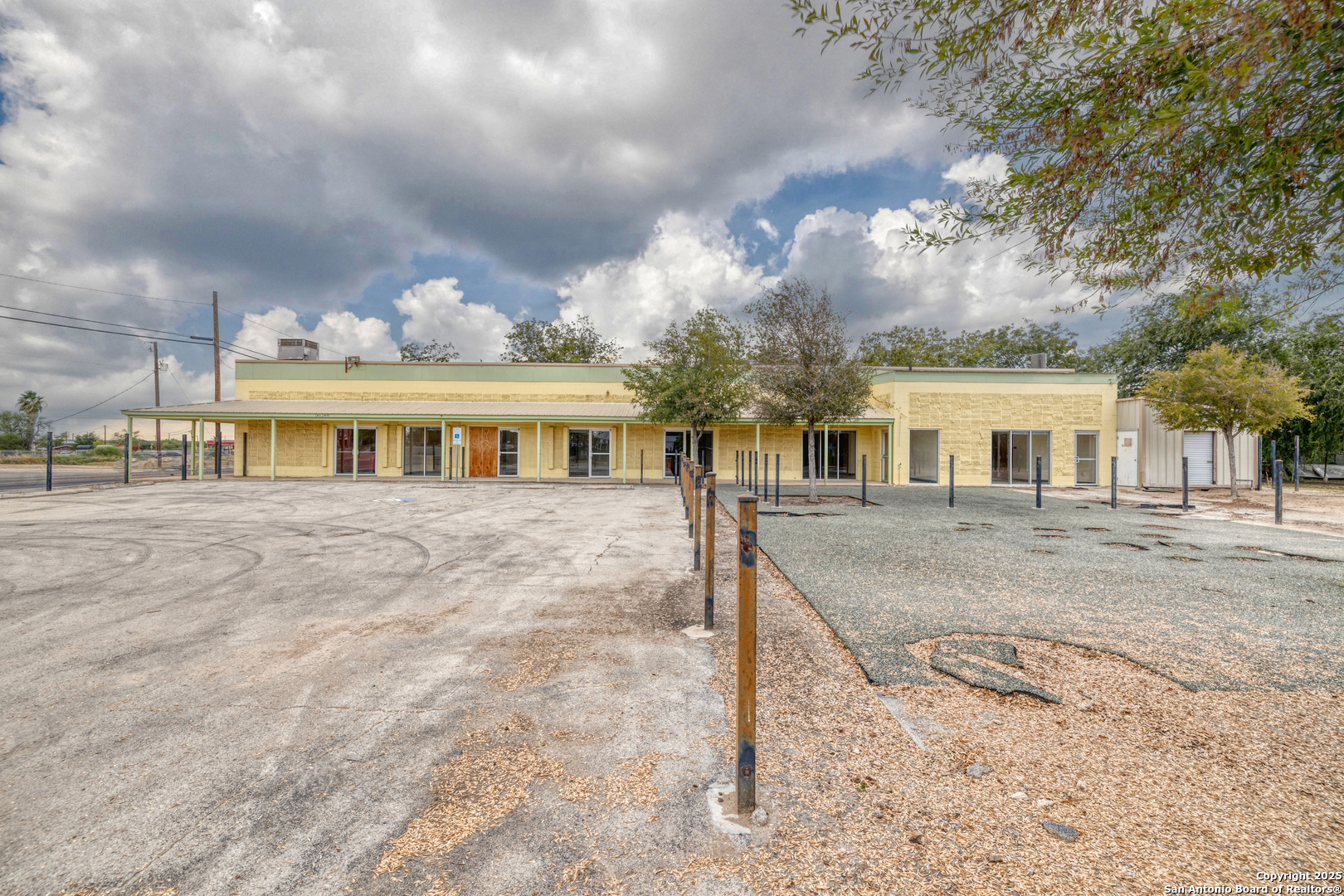 1402 1st Crystal City TX 78839