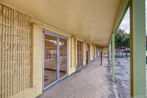 1402 1st Crystal City TX 78839