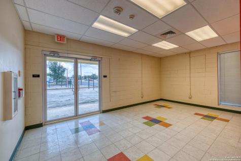 1402 1st Crystal City TX 78839