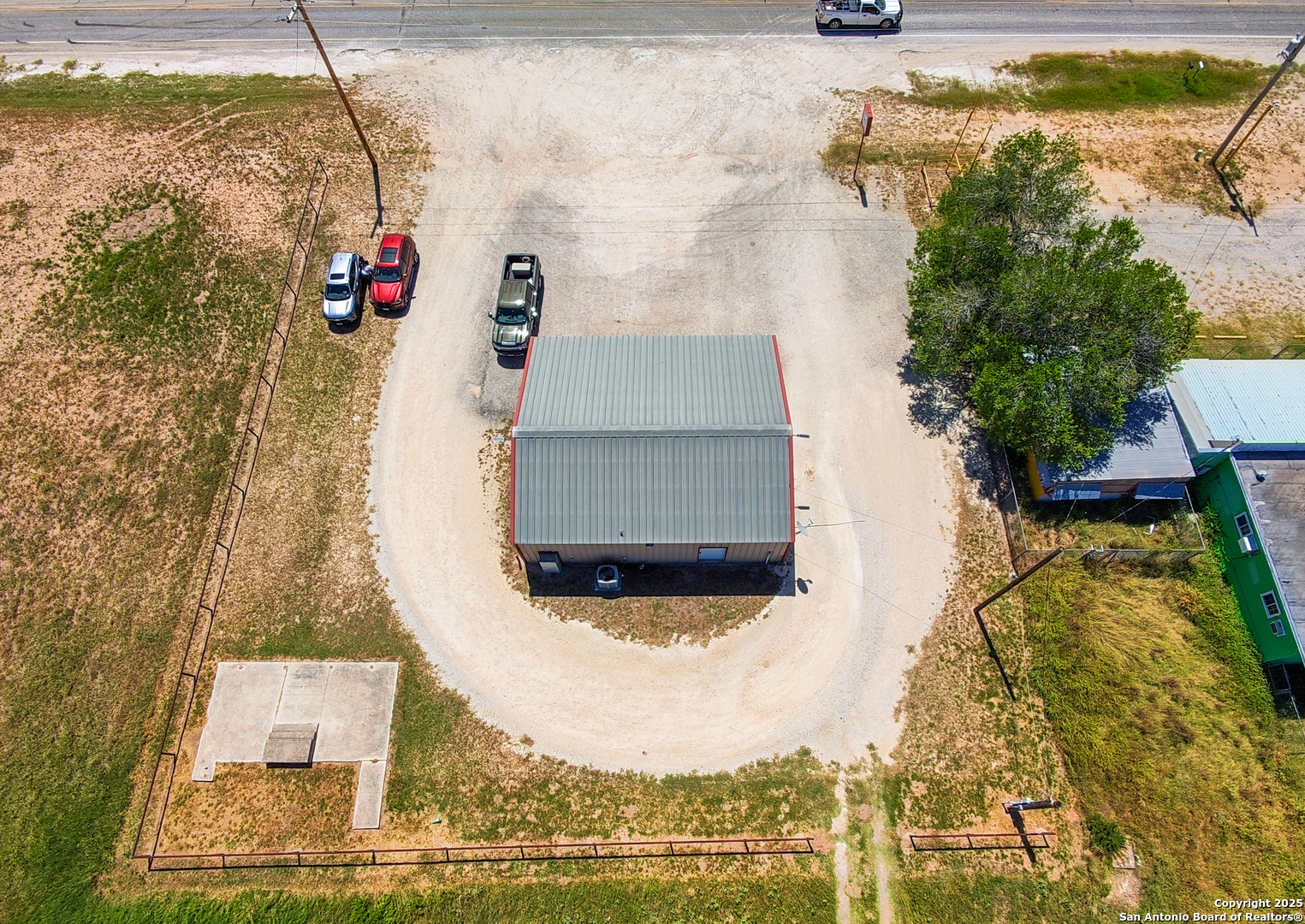 525 Highway 132 N Tx Devine TX 78016