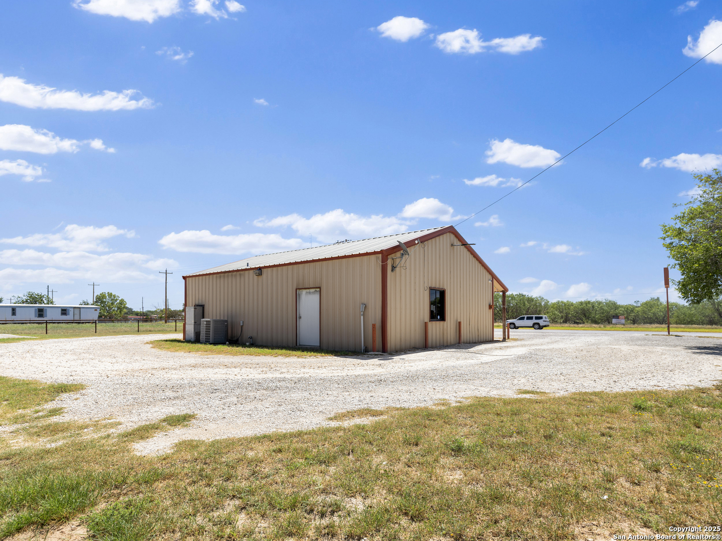 525 Highway 132 N Tx Devine TX 78016