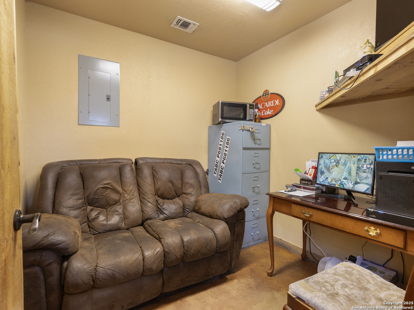 525 Highway 132 N Tx Devine TX 78016