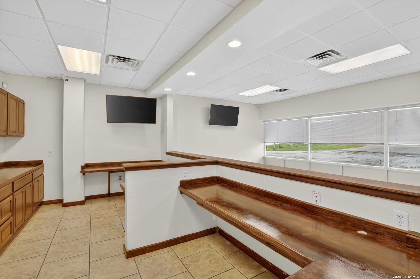 1237 W Oaklawn Pleasanton TX 78064