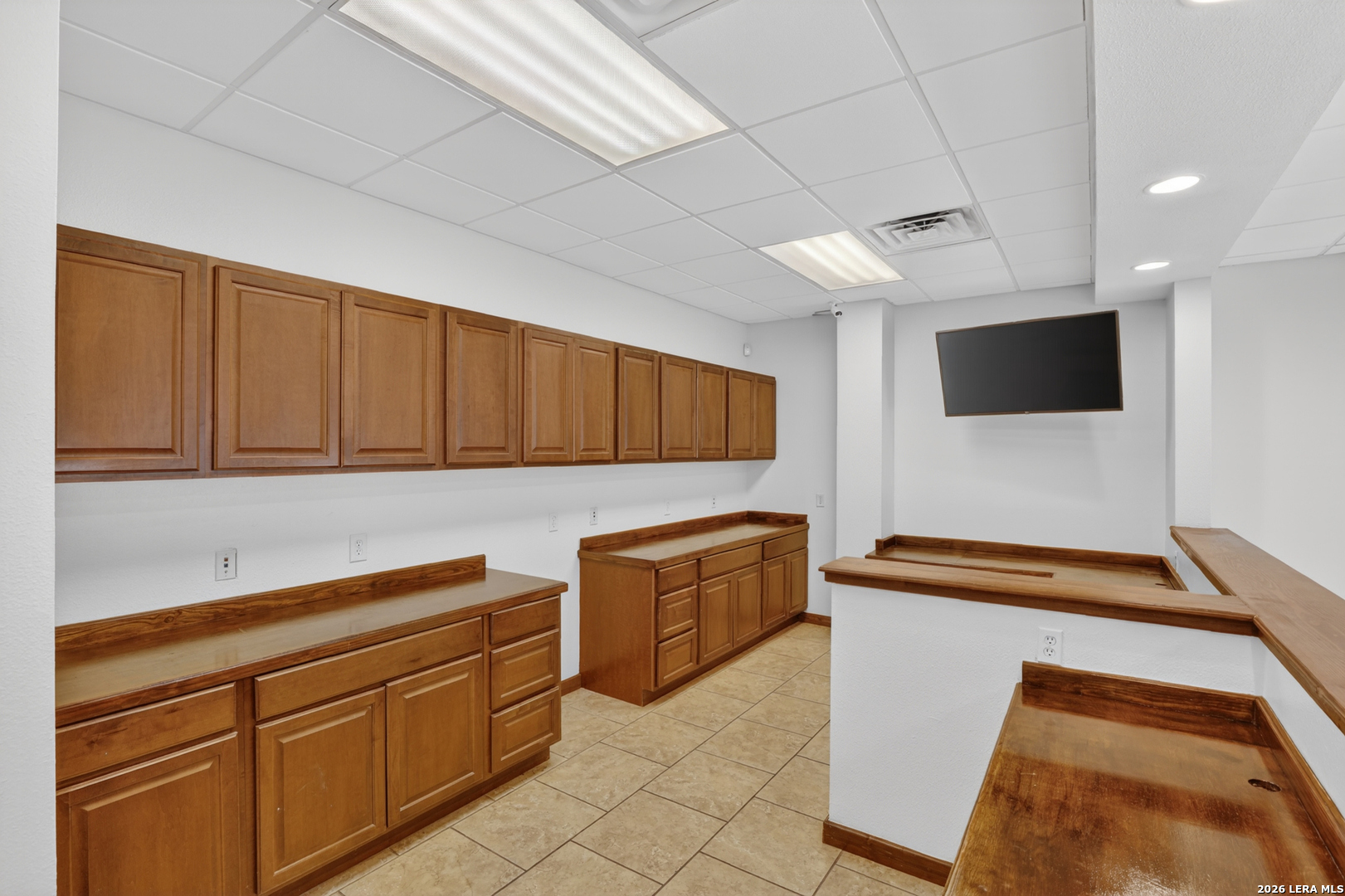 1237 W Oaklawn Pleasanton TX 78064