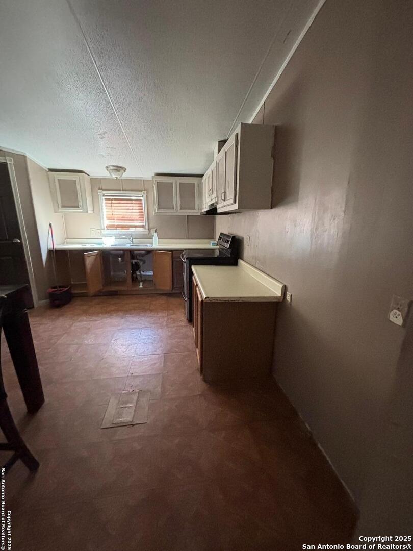 17423 Fx Ball Elmendorf TX 78112