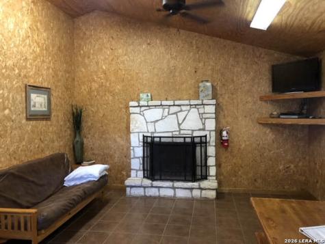 2015 Cr 348 Concan TX 78838