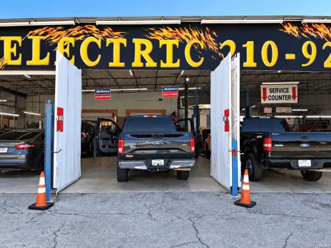 5220 Interstate 35 San Antonio TX 78211
