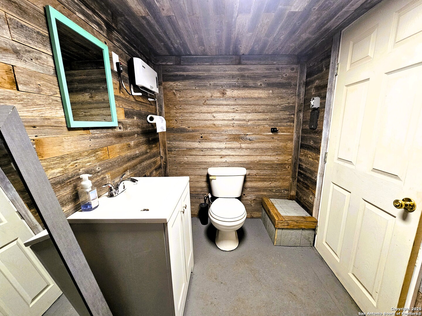 12064 Park Road 37 Lakehills TX 78063