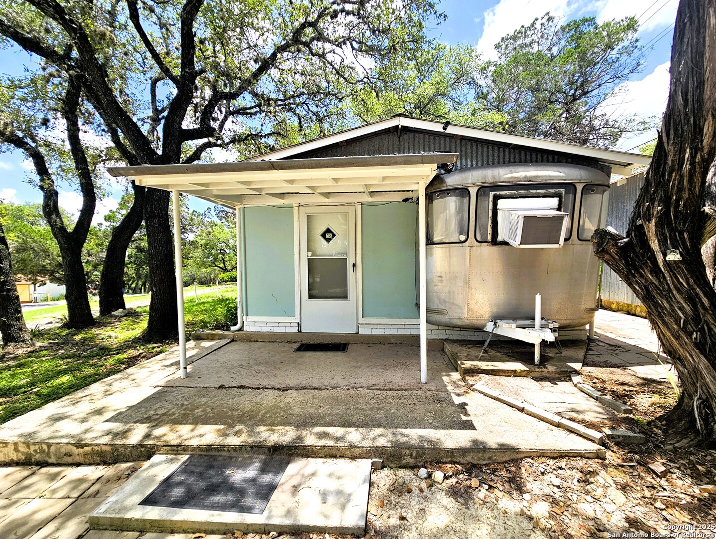 12064 Park Road 37 Lakehills TX 78063