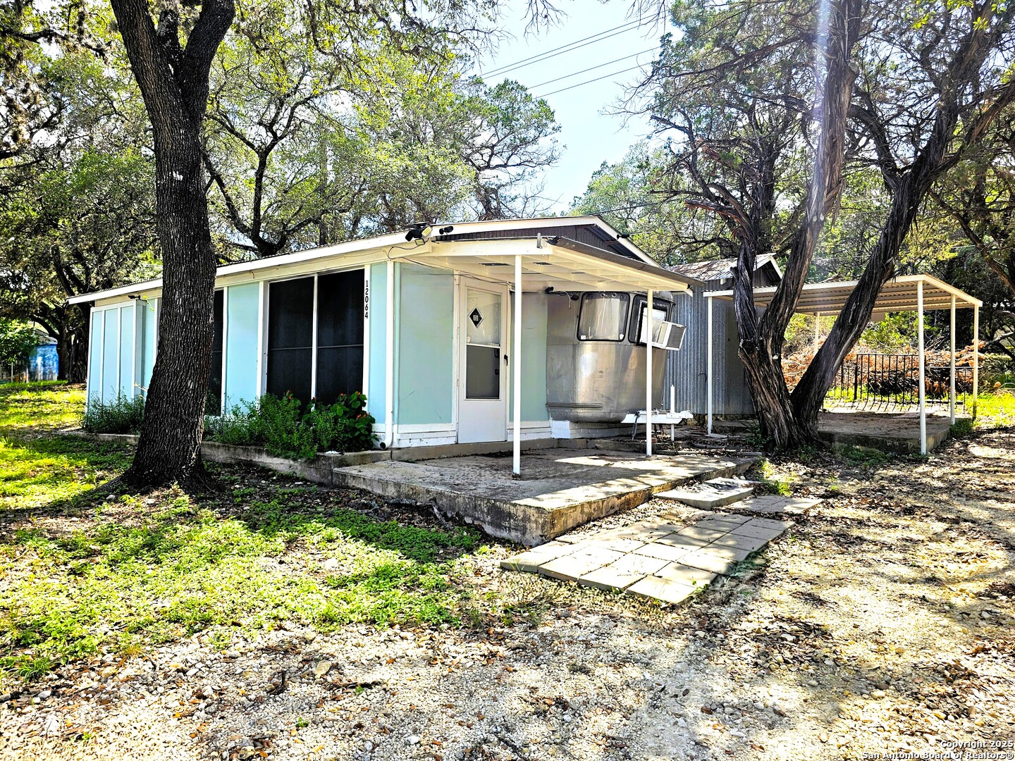 12064 Park Road 37 Lakehills TX 78063