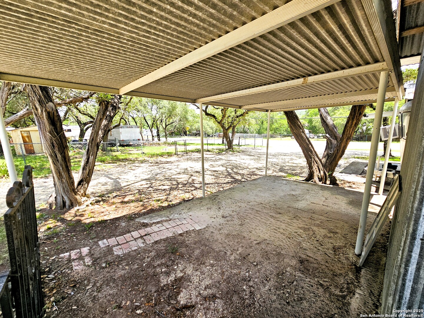 12064 Park Road 37 Lakehills TX 78063