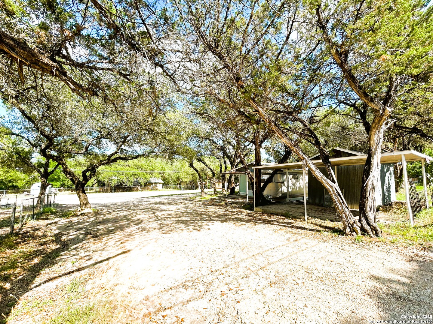 12064 Park Road 37 Lakehills TX 78063