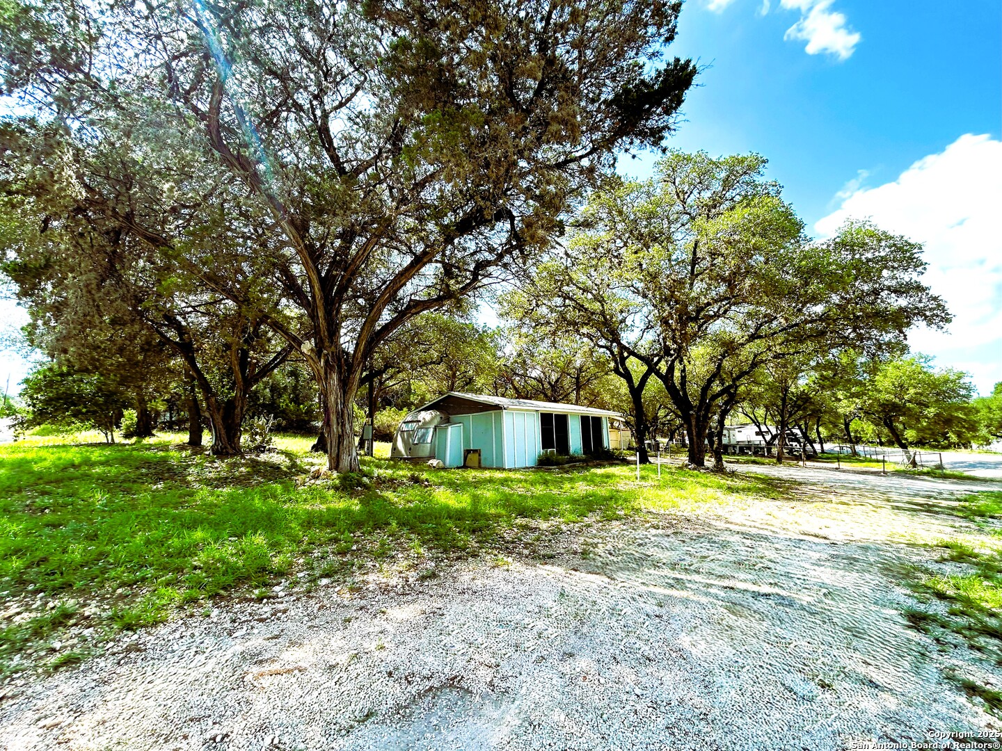 12064 Park Road 37 Lakehills TX 78063