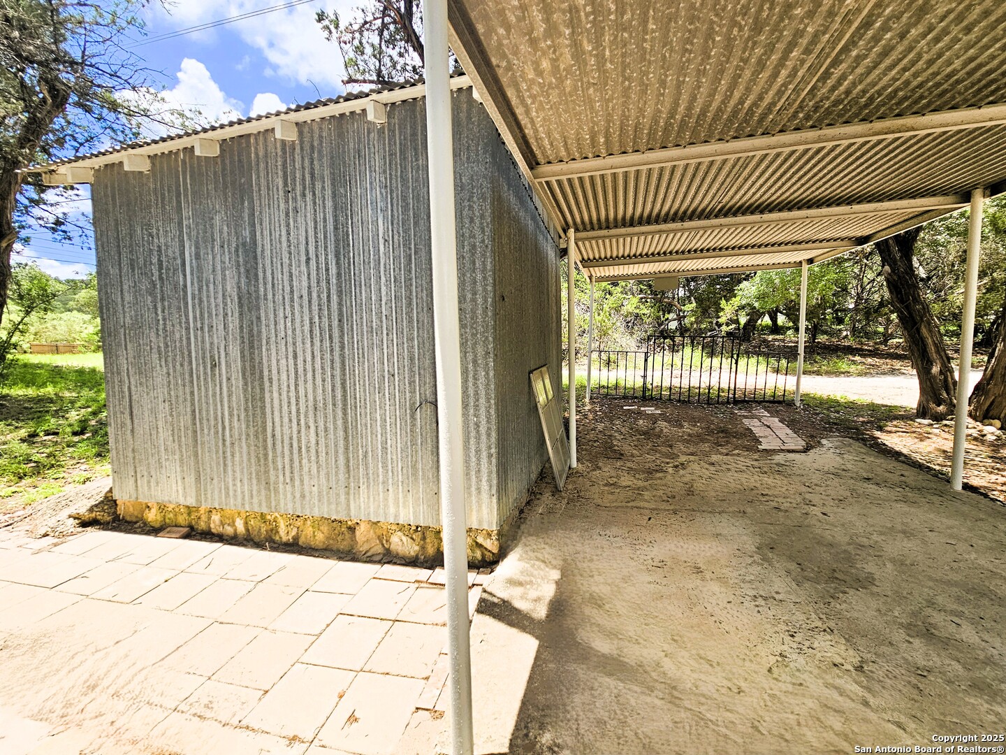 12064 Park Road 37 Lakehills TX 78063