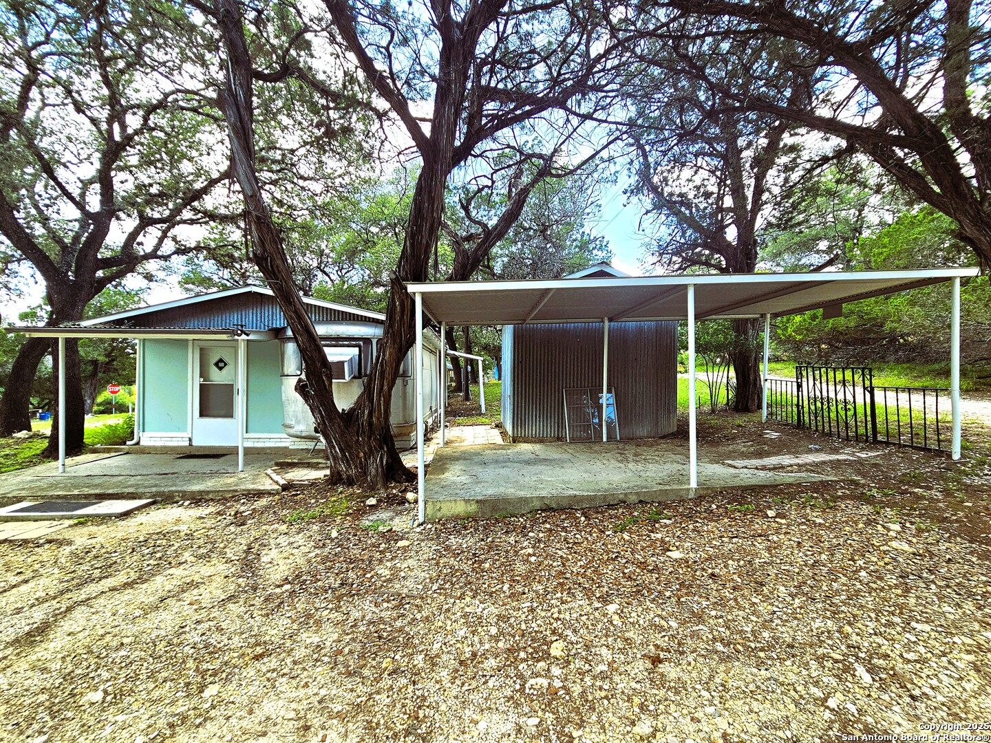 12064 Park Road 37 Lakehills TX 78063