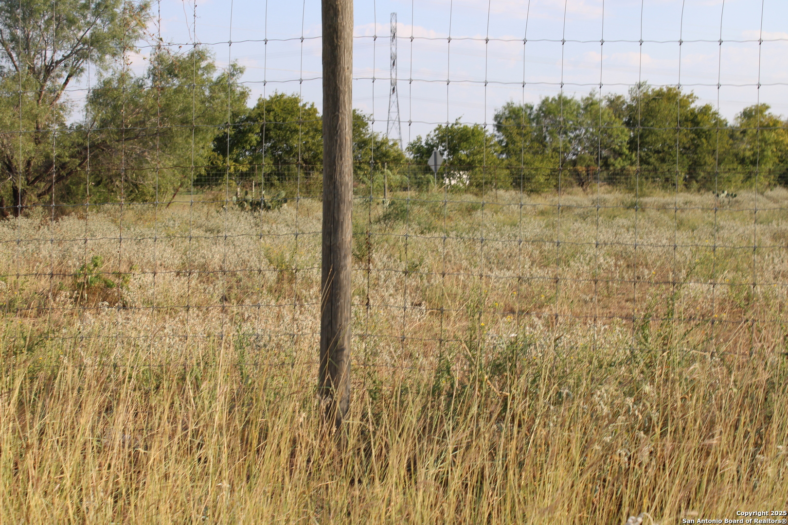 7704 S Loop 1604 Elmendorf TX 78112