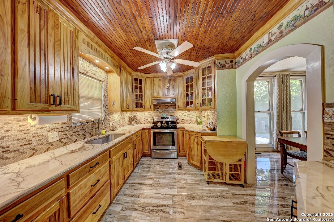 105 N 11th Street Junction TX 76849