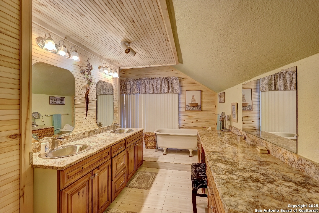 105 N 11th Street Junction TX 76849